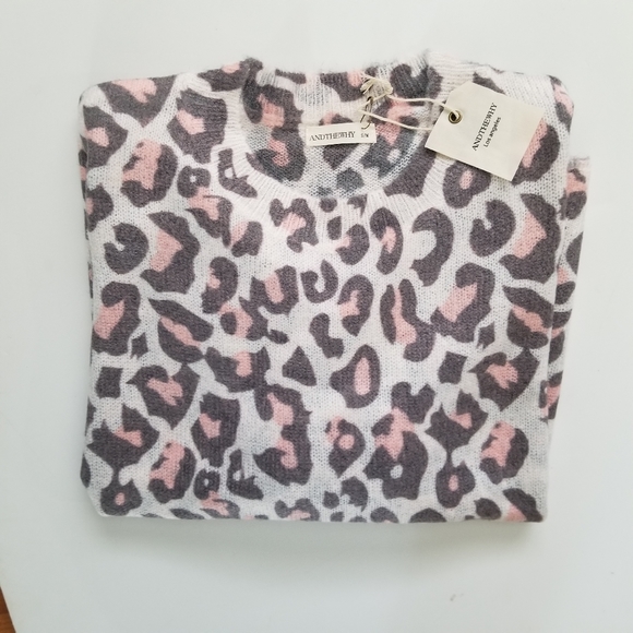 Leopard Print Pullover - Picture 4 of 5